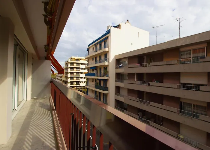 Center - 4 People - Garage Apartment *