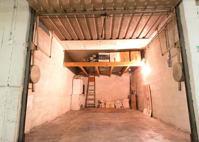 Center - 4 People - Garage *